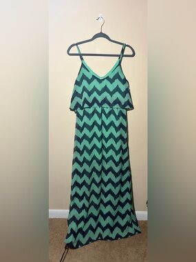 Almost Famous Size Medium Maxi Dress in Green and Dark Navy Blue